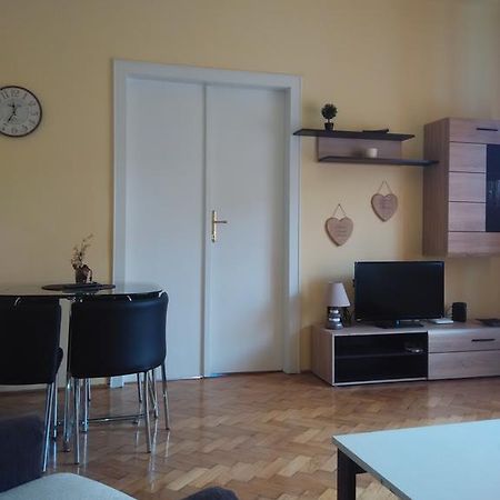 Anna Apartmanok Pecs Bagian luar foto