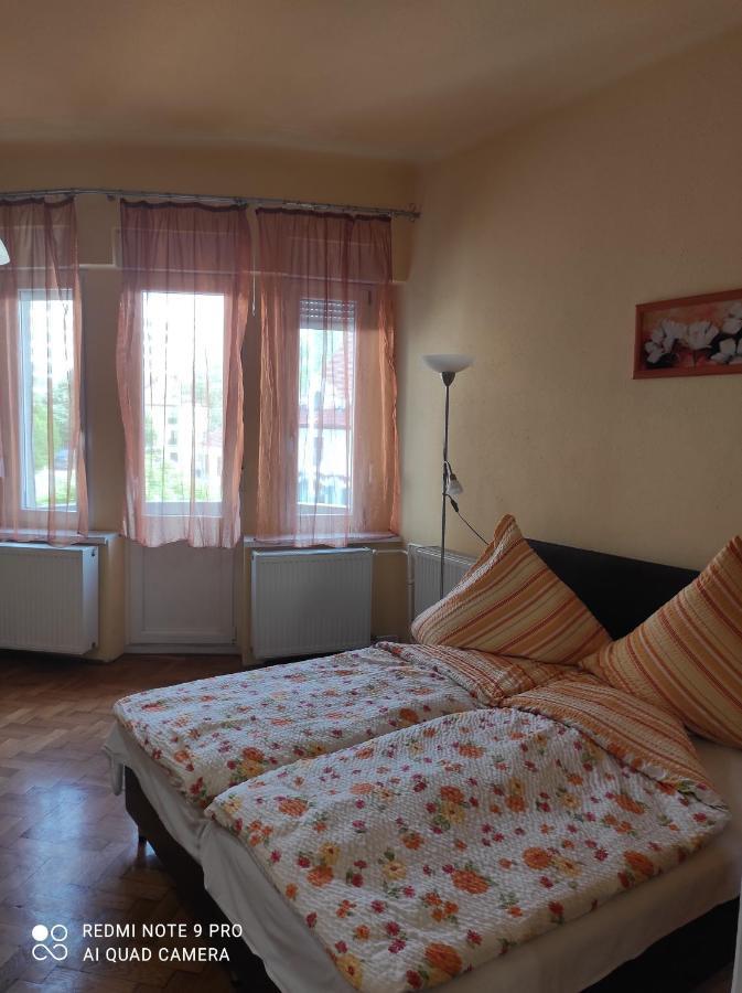 Anna Apartmanok Pecs Bagian luar foto