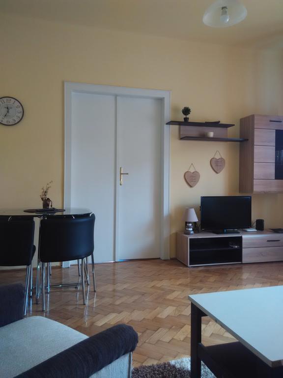 Anna Apartmanok Pecs Bagian luar foto
