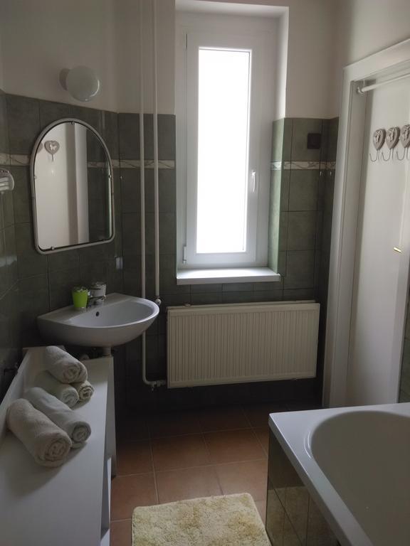 Anna Apartmanok Pecs Bagian luar foto