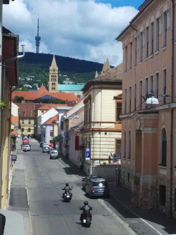 Anna Apartmanok Pecs Bagian luar foto